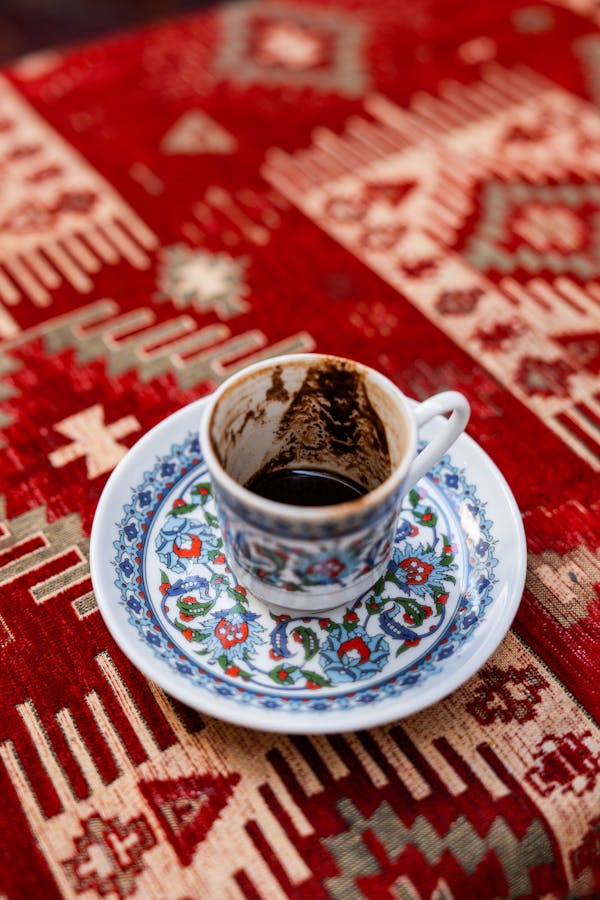 free-photo-of-turkish-coffee-cup-on-traditional-rug